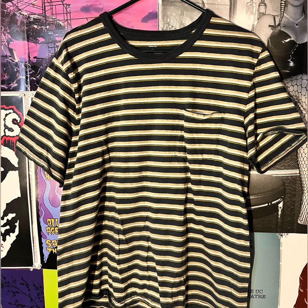 Arizona Jean Co. Men’s Green, Black, Beige, White striped t-shirt with pocket
